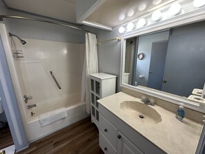 Hair dryer, towels - SS Wedidit - Beach Side / Pets Welcome / Internet (Eastpoint)