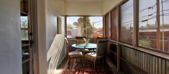 Boutique 1920's Sam Hughes Carriage House ~ Villa Blanca Tortuga & Walk to UA