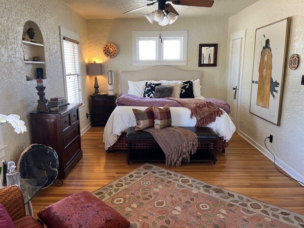 1 slaapkamer, een strijkplank/strijkijzer, reisbedje, wifi