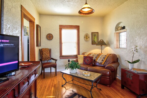 Smart-TV, DVD-Player, Bücher, Videothek