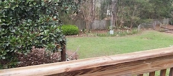 Private, cozy nook: Country Feel, City Access