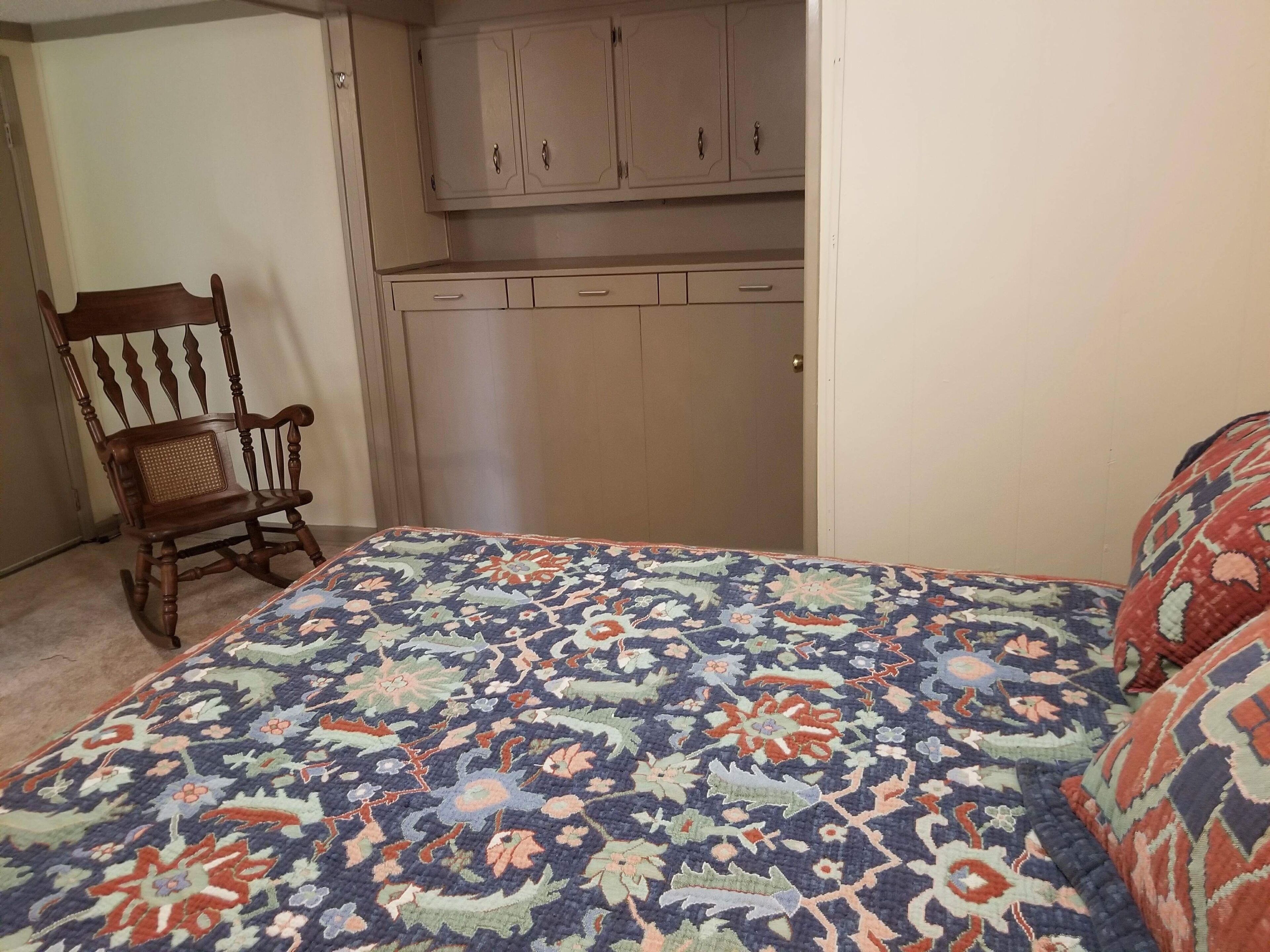 1 habitación, tabla de planchar con plancha y wifi 