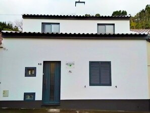 Exterior - Hot Water House 2 (Furnas)