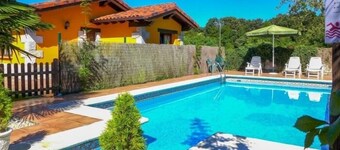 Mirando al Cuera (Yellow) - apartment with pool in Piedra (Llanes)