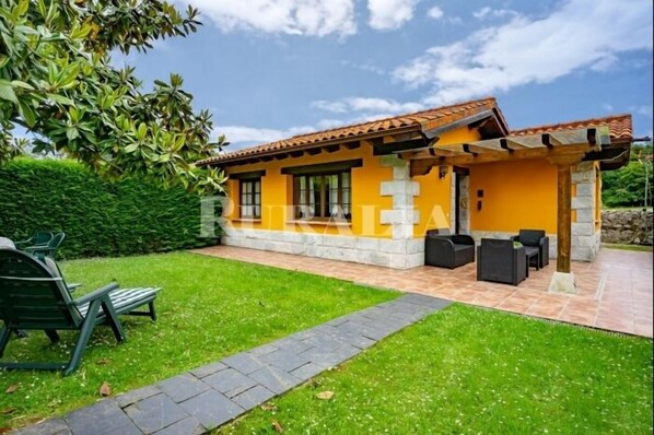 Property grounds - Mirando al Cuera (Yellow) - apartment with pool in Piedra (Llanes) (Quintana (Posada Llanes))