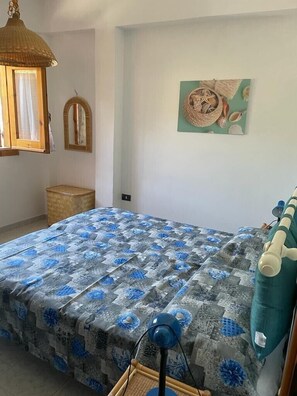 3 bedrooms, bed sheets - Apartment in Three-Family Villa with Large Balcony with Sea View "OPUNTIA"    (Capo Vaticano)