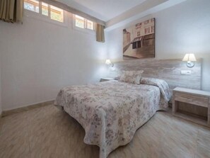1 bedroom, bed sheets