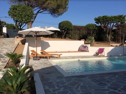 PRETTY HOLIDAY HOUSE IN QUIET AND VERY SUNNY