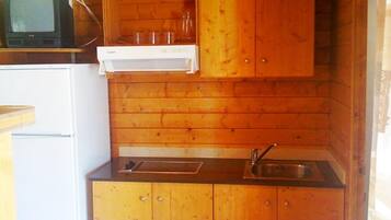 Fridge, microwave, cookware/dishes/utensils