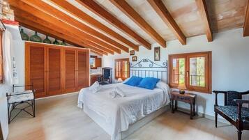 4 dormitorios, caja fuerte, tabla de planchar con plancha y wifi gratis