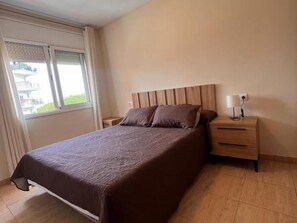 2 bedrooms, Internet, bed sheets - APCOSTAS Villa De Madrid / Two Bedrooms (Blanes)