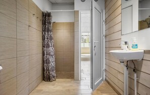 Shower - Beautiful home in Væggerløse with sauna (Væggerløse)
