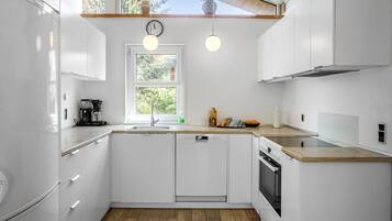 Réfrigérateur, plaque de cuisson, lave-vaisselle, cafetiÚre/bouilloire