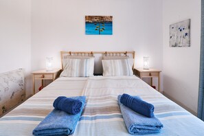 2 bedrooms, iron/ironing board, WiFi, bed sheets