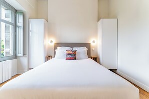 2 bedrooms, iron/ironing board, WiFi, bed sheets - Charming, bright T3 apartment closed to Quinconces place 4 people (Bordeaux)