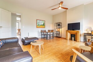 TV - Charming, bright T3 apartment closed to Quinconces place 4 people (Bordeaux)