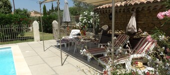 3* gîte in Provence- private fenced garden, quiet with swimming pool near Grignan