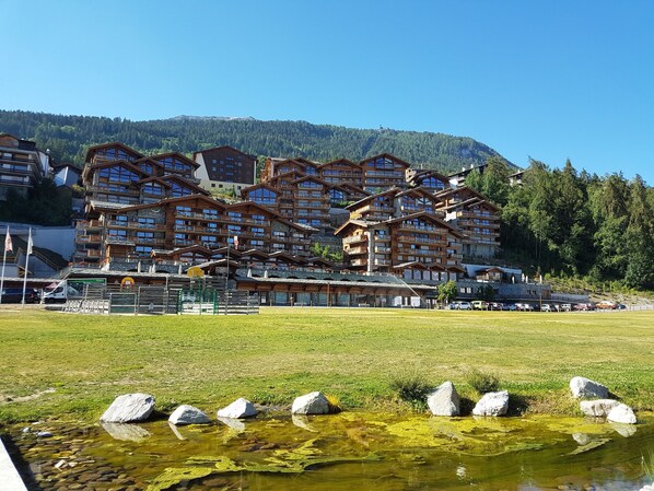 المنشأة من الخارج