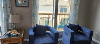 Beach Retreat Located in the Heart of Dewey!