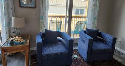 Beach Retreat Located in the Heart of Dewey!