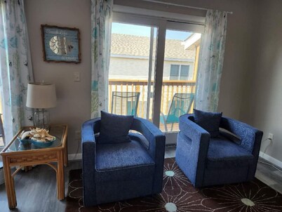 Beach Retreat Located in the Heart of Dewey!