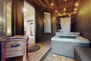 Sauna - Modernist Mountain View Retreat in Old Mill!! Hot Tub!!! Pool Table!!! (Bend)