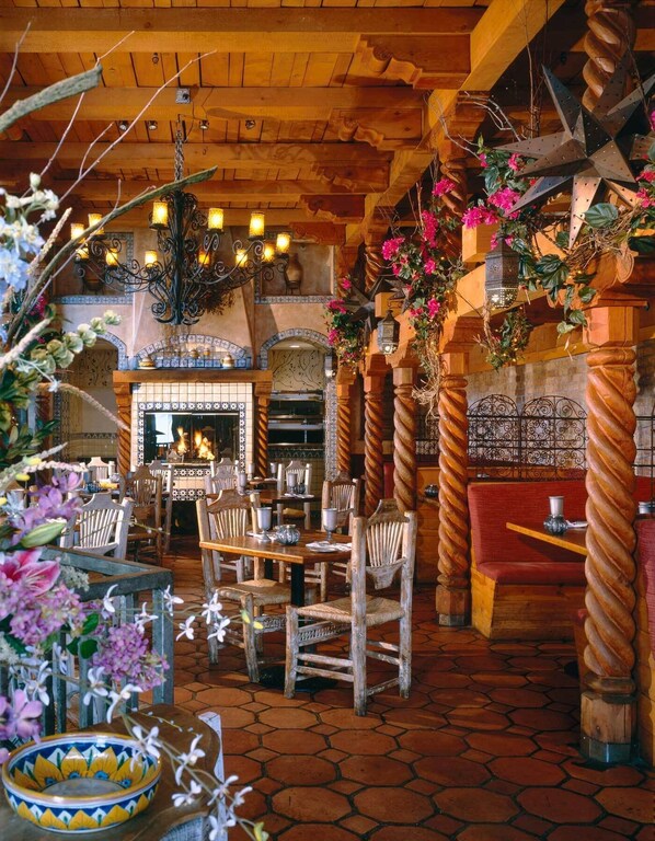 Outdoor dining - Ski Lift Across St! Near Main St.! On Golf Course -X-Country Ski! Priv. Hot Tub! (Park City)