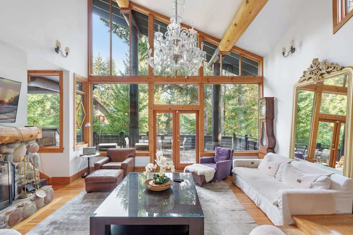 Smart TV, fireplace, stereo, offices