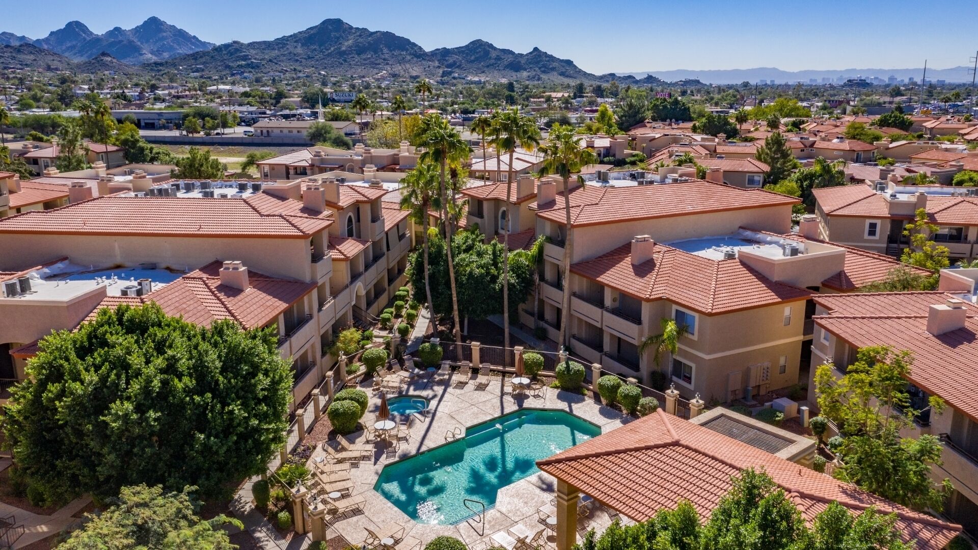 💯Quiet, 2 King beds, 3 Pools, WiFi, Gated,Tennis🎾Basketball🏀Ground Floor🌵
