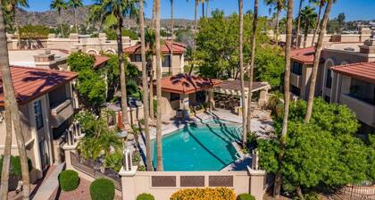 Moderne und zeitgenössische, Pool, WiFi, Gated, Tennis, Basketball, Ground Floor!