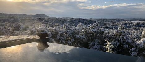 Alberca al aire libre y alberca climatizada