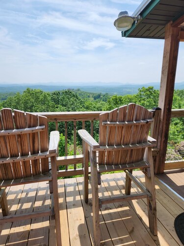 Two King Suites! Endless View!  Close to Town. All paved roads. Pet Friendly.