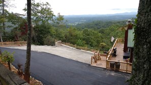 Property grounds - Two King Suites! Endless View!  Close to Town. All paved roads. Pet Friendly. (Blue Ridge)