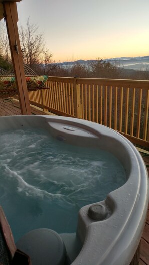 Outdoor spa tub