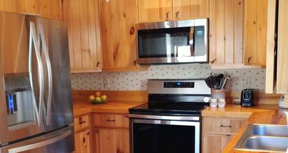 Kaksi King-sviittiä! Päivänsini! Loputon näkymä! Lähellä kaupunkia. Kaikki päällystetyt tiet.