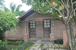 Exterior detail - Hotel Elephant Camp (Sauraha)