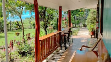 Economy Double Room | Living area