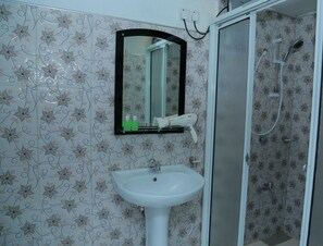A bathroom with a white sink, a mirror, and a shower. - Canvi Villa (Nuwara Eliya)