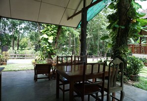 매일 현지식 아침 식사 유료