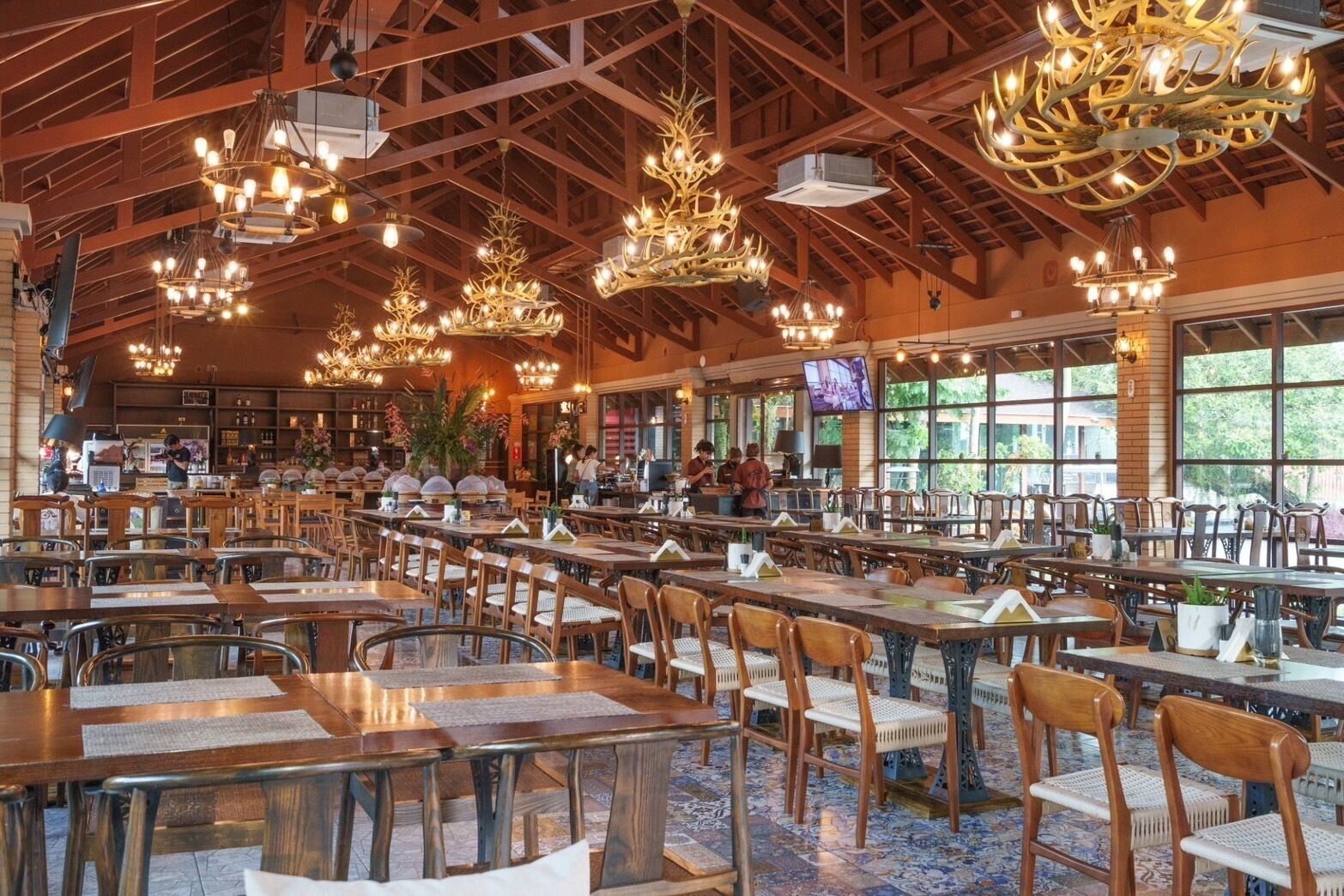 Se sirven desayunos, almuerzos, cenas y cocina internacional 