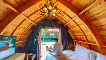 Lake Villa | 1 bedroom, minibar, in-room safe, desk