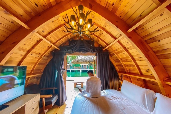 Lake Villa | 1 kamar tidur, minibar, brankas, dan meja kerja