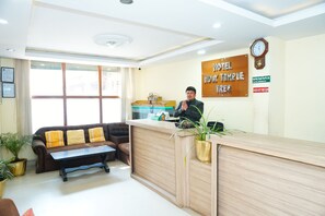 Reception - Hotel Holy Temple Tree & Chautari Cafe (Kathmandu)