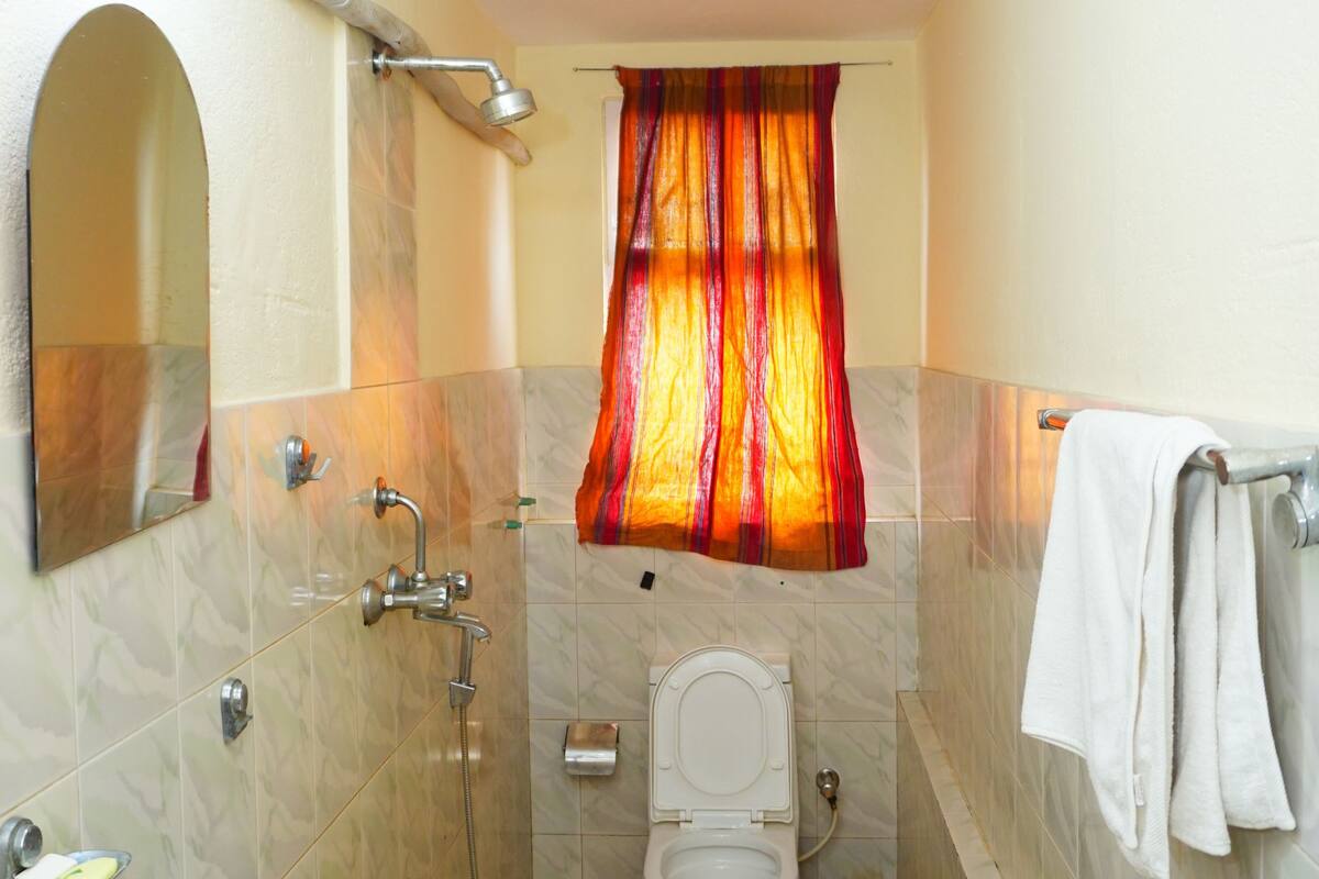 Suíte luxo, 1 quarto, para não fumantes, vista para o vale | Banheiro | Produtos de toalete grátis 