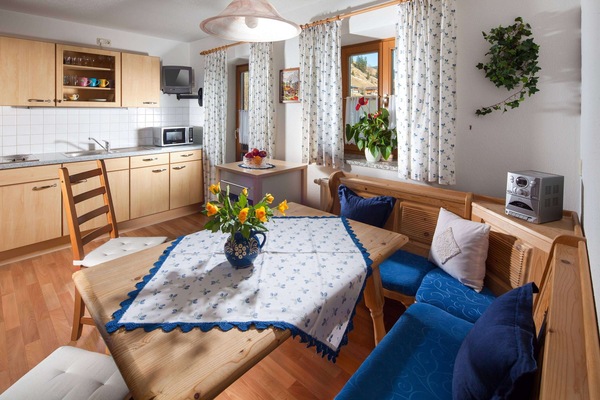 Ferienwohnung Watzmann, 1-4 Personen, 42 qm, Süd-Ostbalkon mit Bergblick, W-LAN-Wohnküche