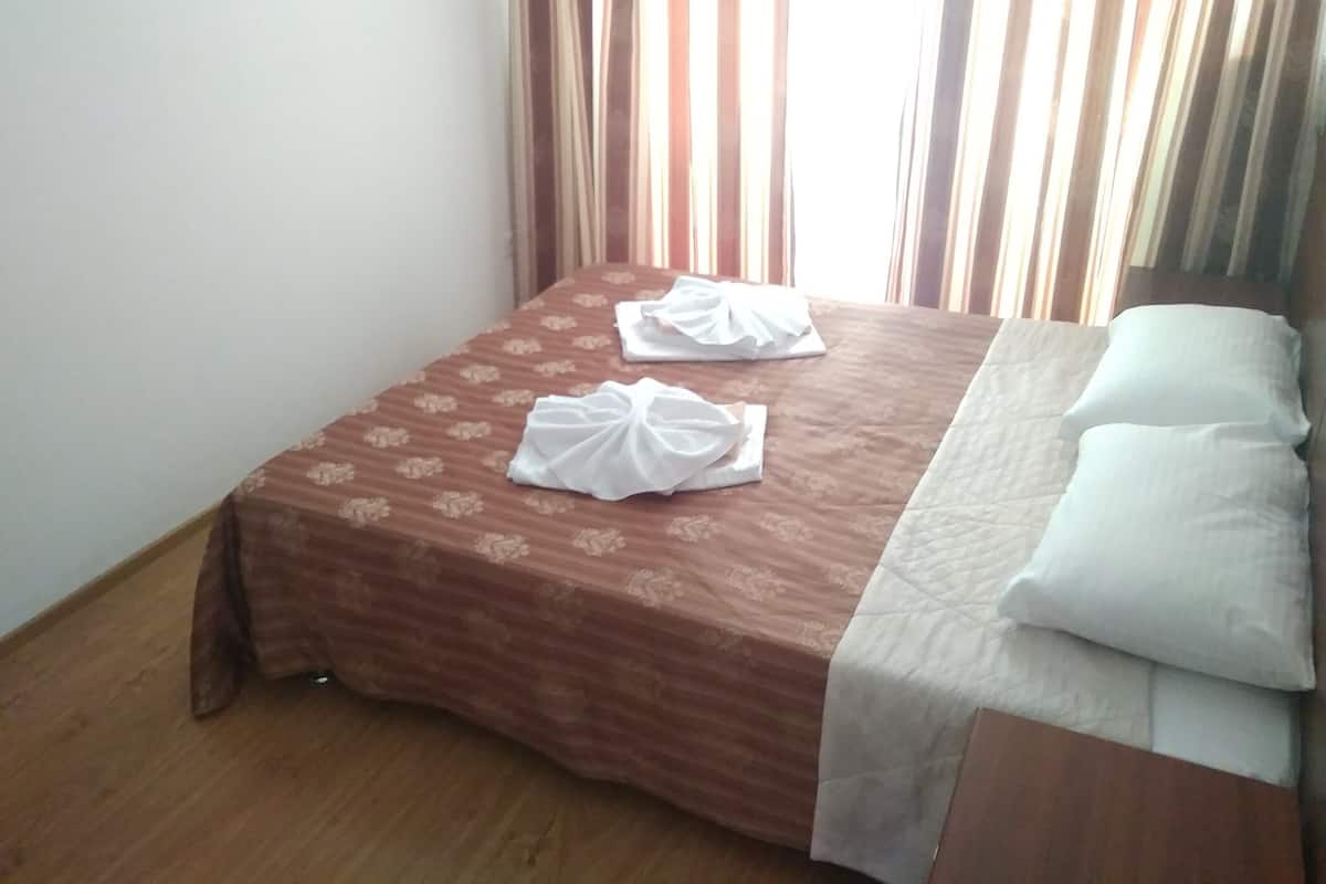 Luxury Double Room, 1 Katil Ratu (Queen) dengan Katil Sofa | Meja, cadar katil