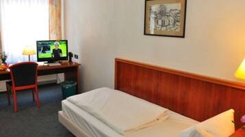 1 Schlafzimmer, Schreibtisch, Bettwäsche