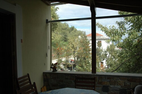 Split-level house in East Pelion