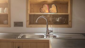 Kühlschrank, Ofen, Geschirrspüler, Hochstuhl