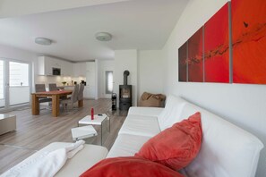 Unclassified image, 5 of 15, button